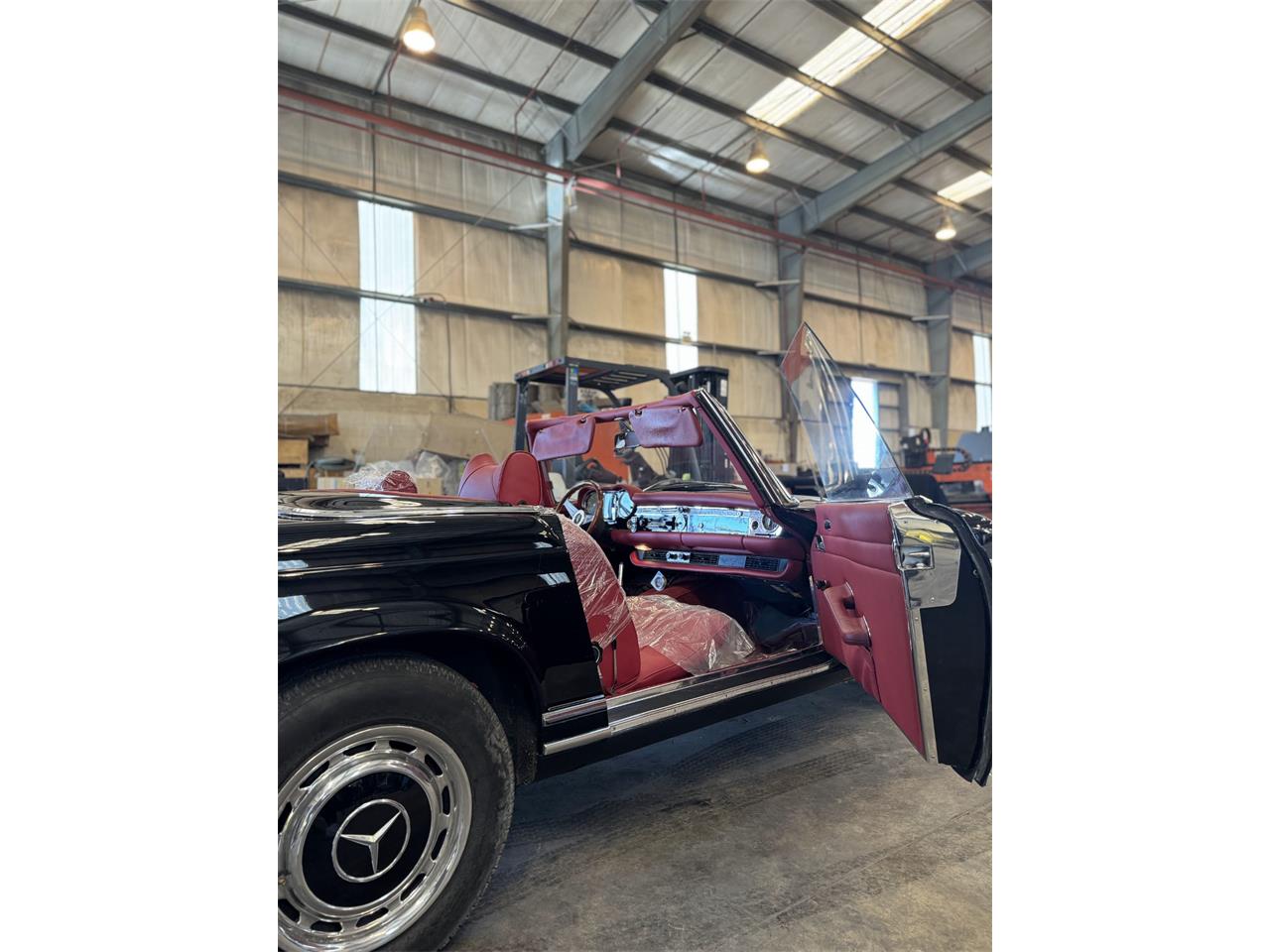Mercedes-benz-280sl-1970-Black-Classic-Red-39