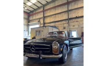Mercedes-benz-280sl-1970-Black-Classic-Red-4