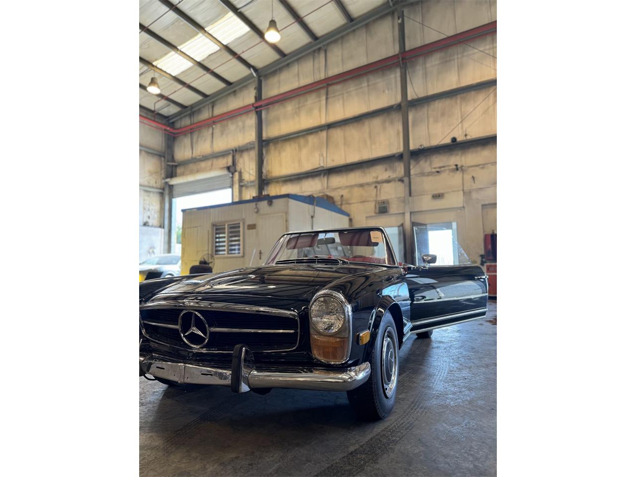 Mercedes-benz-280sl-1970-Black-Classic-Red-4