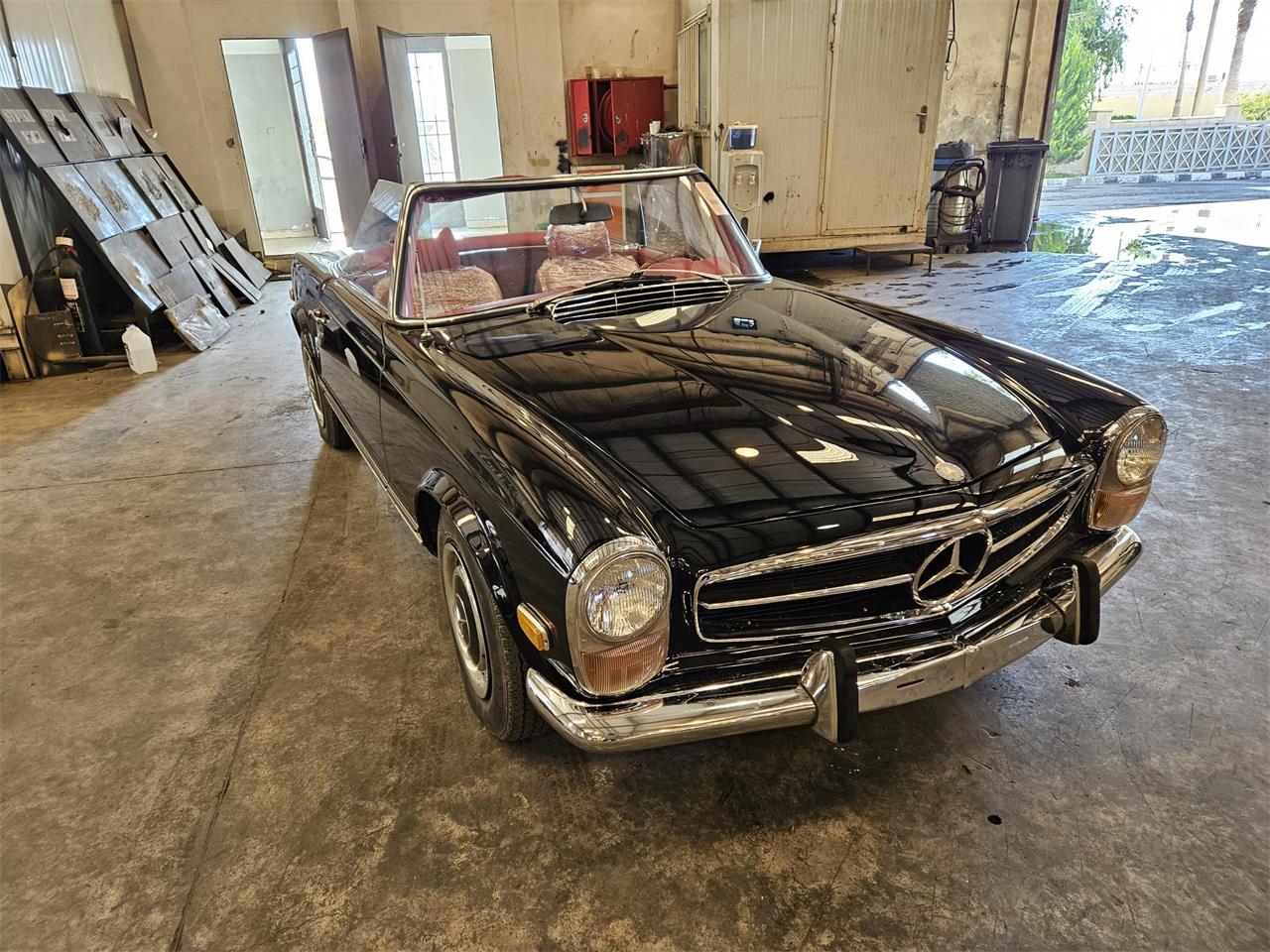 Mercedes-benz-280sl-1970-Black-Classic-Red-56