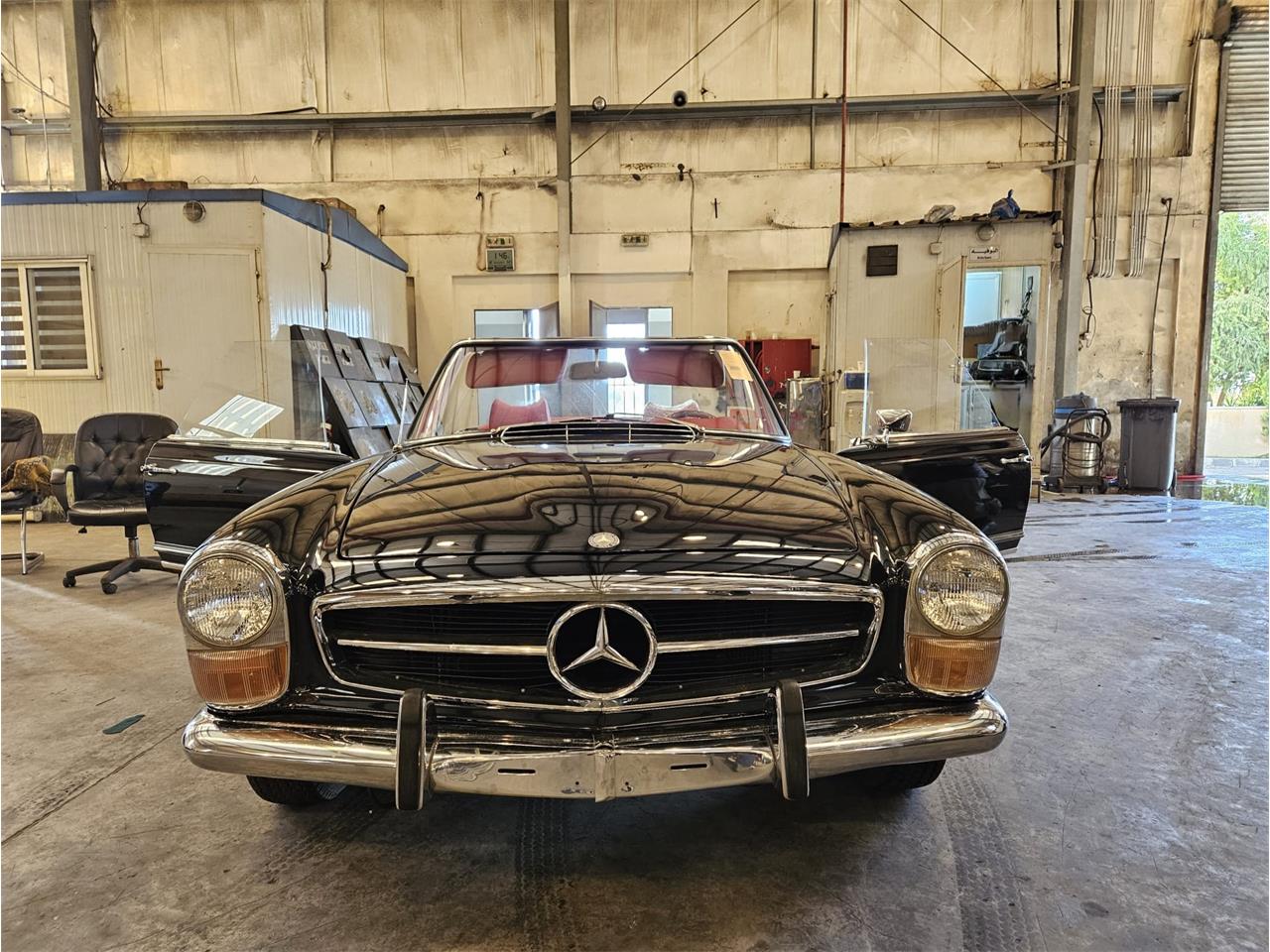 Mercedes-benz-280sl-1970-Black-Classic-Red-6