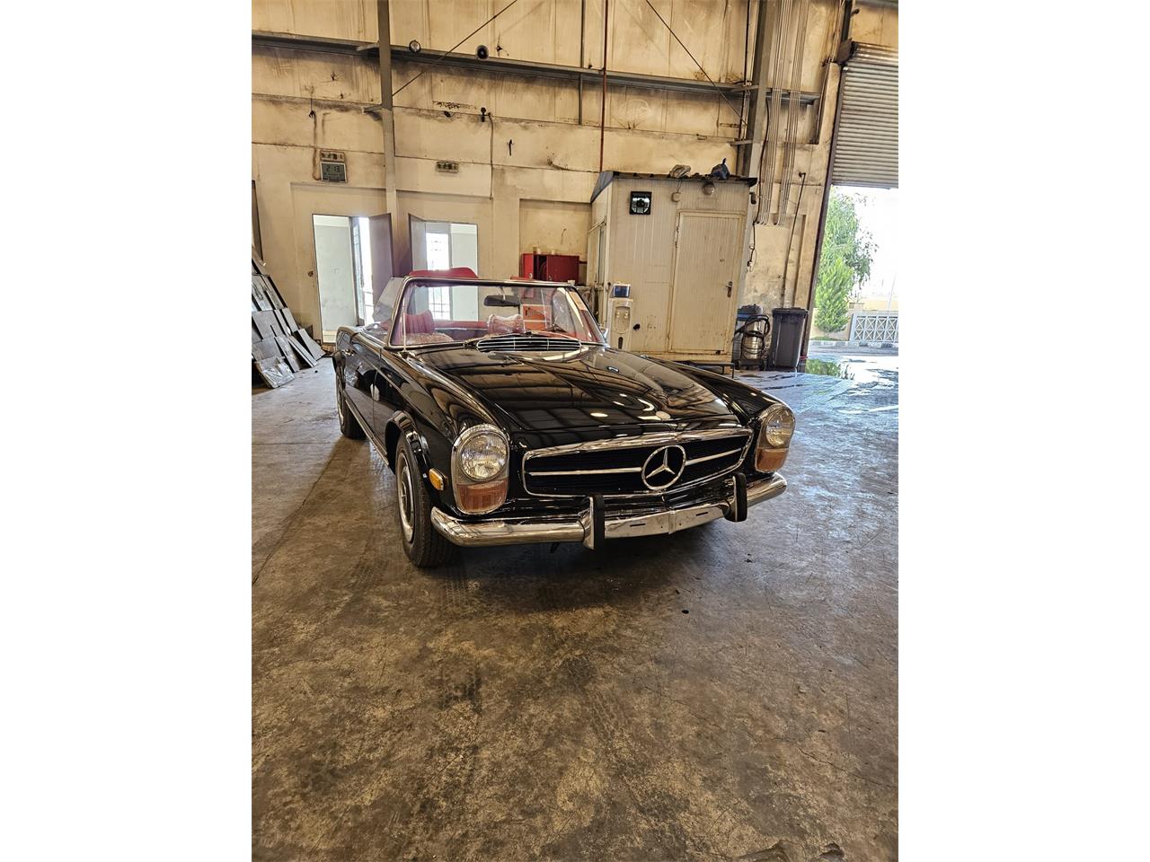 Mercedes-benz-280sl-1970-Black-Classic-Red-8