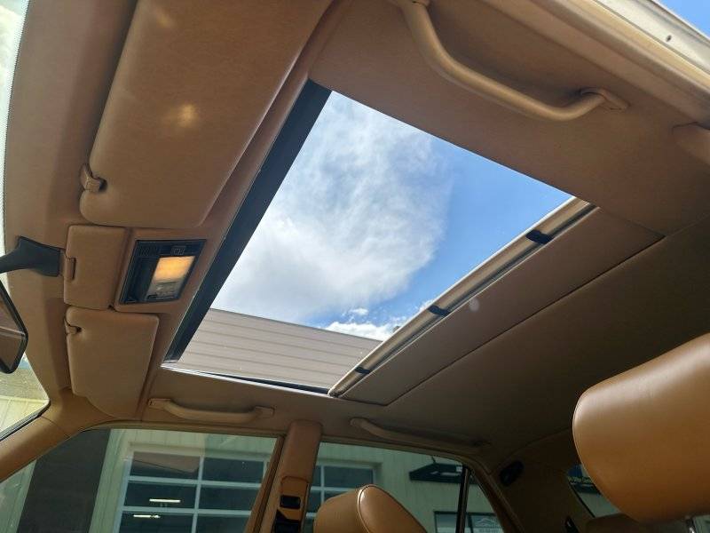 Mercedes-benz-300-300se-1989-custom-10