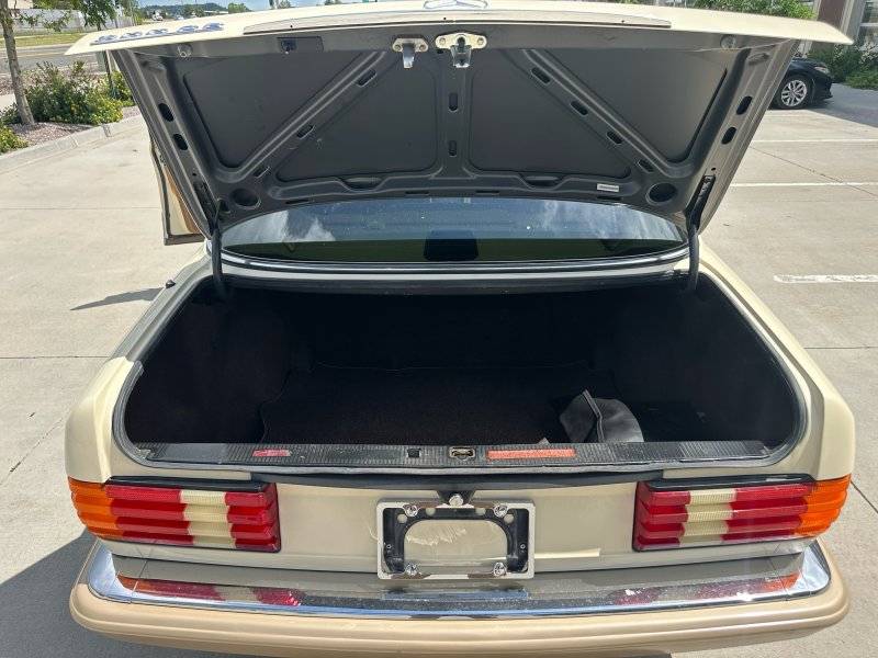Mercedes-benz-300-300se-1989-custom-11
