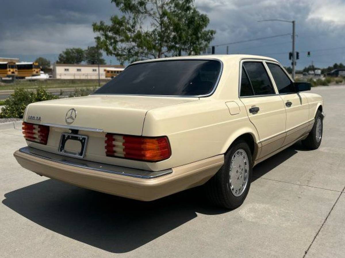Mercedes-benz-300-300se-1989-custom-3
