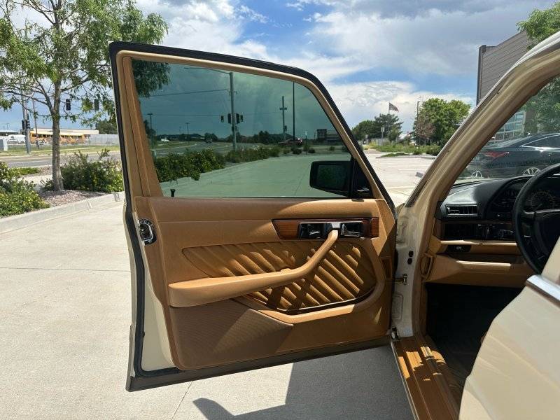 Mercedes-benz-300-300se-1989-custom-5