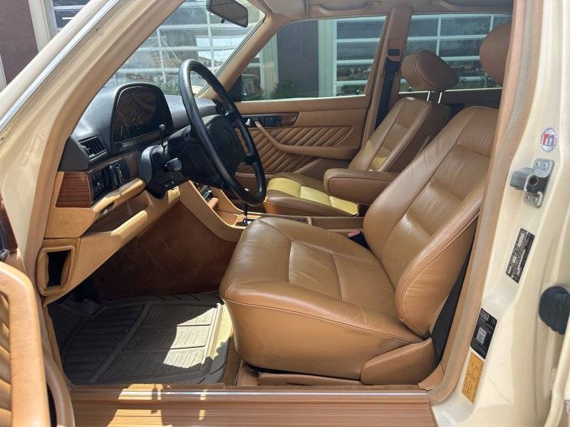 Mercedes-benz-300-300se-1989-custom-6