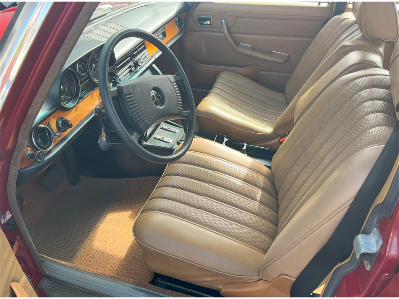 Mercedes-benz-300d-1976-Desert-Red-Palomino-Tan-13