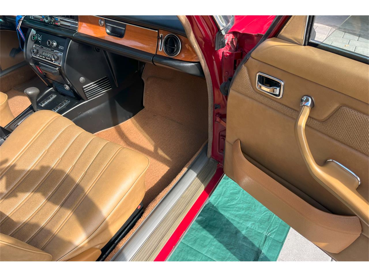 Mercedes-benz-300d-1976-Desert-Red-Palomino-Tan-15