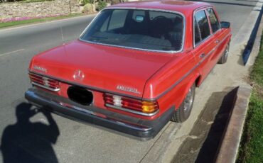 Mercedes-benz-300d-1977-Signal-Red-Blue-Leather-1
