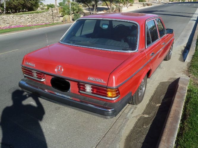 Mercedes-benz-300d-1977-Signal-Red-Blue-Leather-1