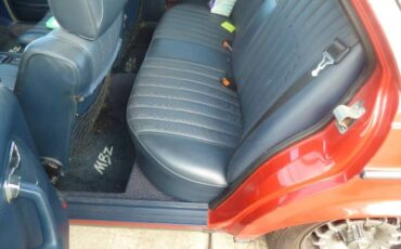 Mercedes-benz-300d-1977-Signal-Red-Blue-Leather-13