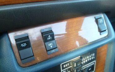 Mercedes-benz-300d-1977-Signal-Red-Blue-Leather-14