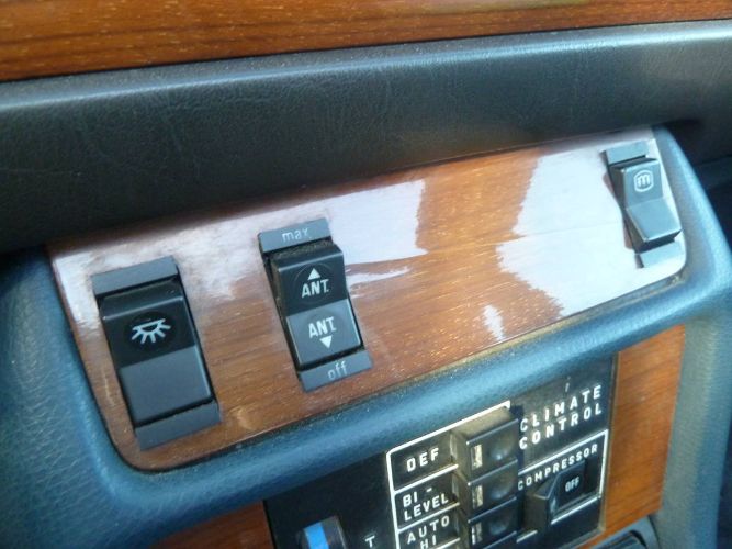 Mercedes-benz-300d-1977-Signal-Red-Blue-Leather-14