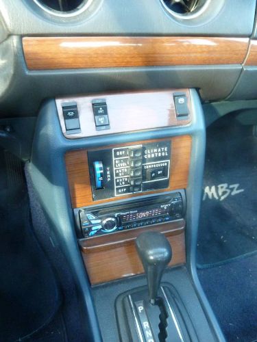 Mercedes-benz-300d-1977-Signal-Red-Blue-Leather-15