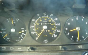 Mercedes-benz-300d-1977-Signal-Red-Blue-Leather-16