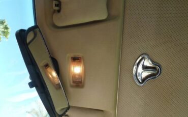 Mercedes-benz-300d-1977-Signal-Red-Blue-Leather-18
