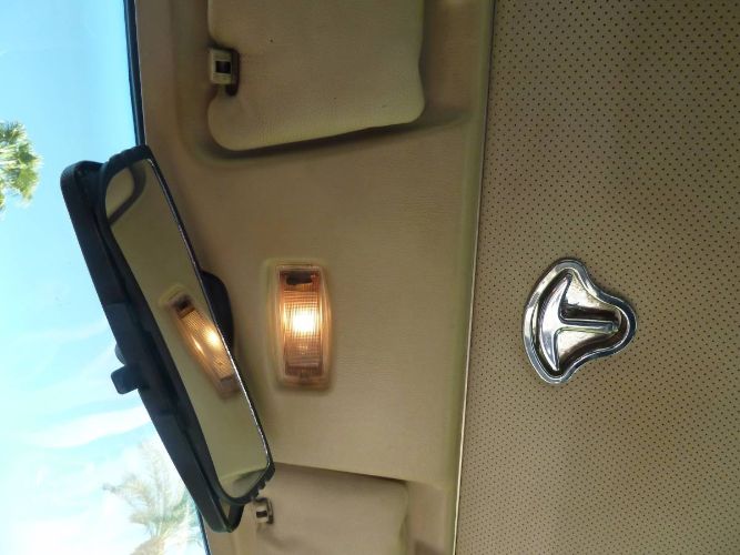 Mercedes-benz-300d-1977-Signal-Red-Blue-Leather-18