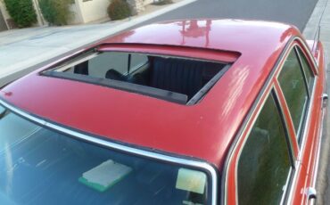 Mercedes-benz-300d-1977-Signal-Red-Blue-Leather-19