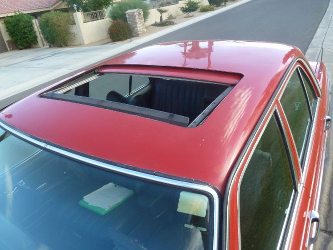 Mercedes-benz-300d-1977-Signal-Red-Blue-Leather-19