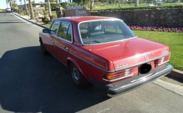 Mercedes-benz-300d-1977-Signal-Red-Blue-Leather-2