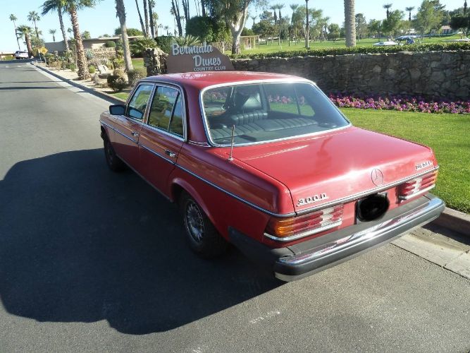 Mercedes-benz-300d-1977-Signal-Red-Blue-Leather-2