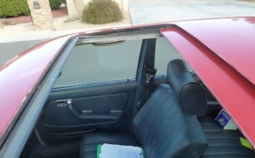 Mercedes-benz-300d-1977-Signal-Red-Blue-Leather-20