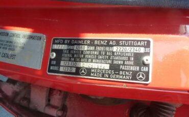 Mercedes-benz-300d-1977-Signal-Red-Blue-Leather-23