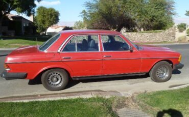 Mercedes-benz-300d-1977-Signal-Red-Blue-Leather-6