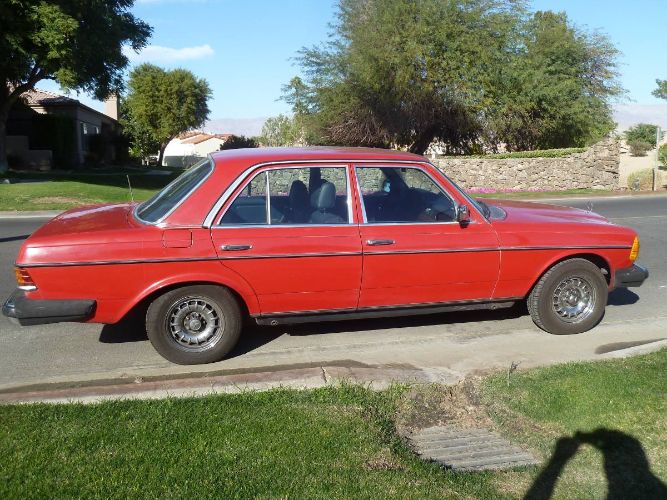 Mercedes-benz-300d-1977-Signal-Red-Blue-Leather-6