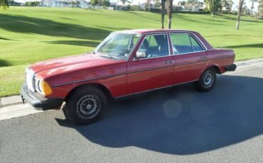 Mercedes-benz-300d-1977-Signal-Red-Blue-Leather-7