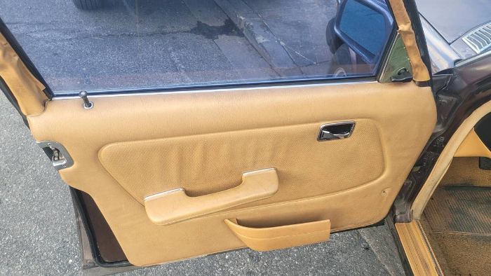 Mercedes-benz-300d-1980-Brown-10