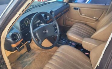 Mercedes-benz-300d-1980-Brown-2
