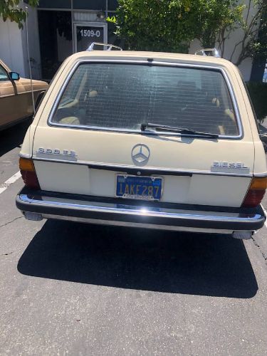 Mercedes-benz-300d-1980-Custom-Leather-10