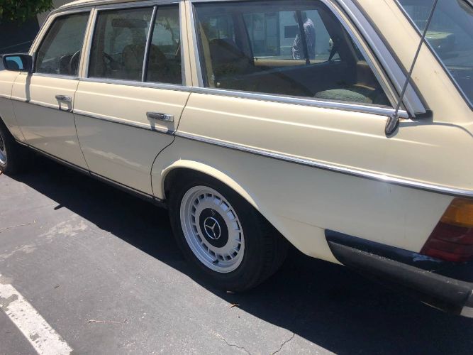 Mercedes-benz-300d-1980-Custom-Leather-11
