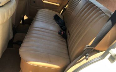 Mercedes-benz-300d-1980-Custom-Leather-5