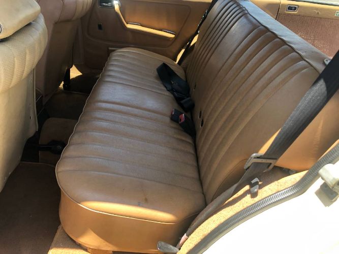 Mercedes-benz-300d-1980-Custom-Leather-5