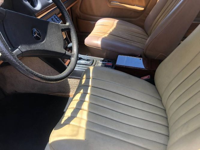 Mercedes-benz-300d-1980-Custom-Leather-7