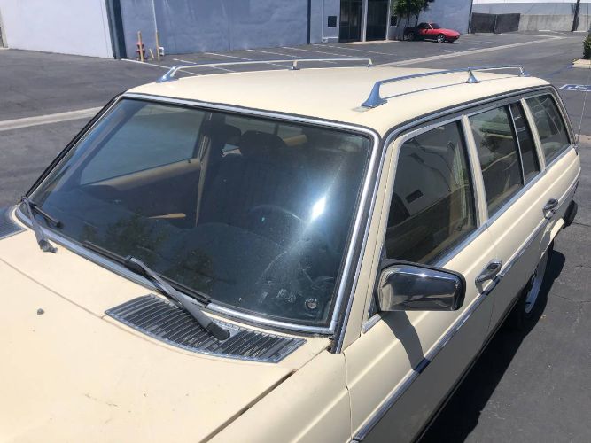 Mercedes-benz-300d-1980-Custom-Leather-8