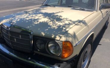 Mercedes-benz-300d-1980-Custom-Leather-9
