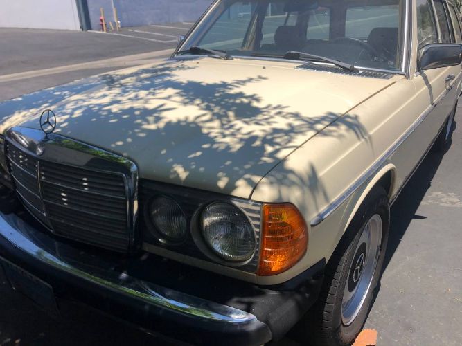 Mercedes-benz-300d-1980-Custom-Leather-9