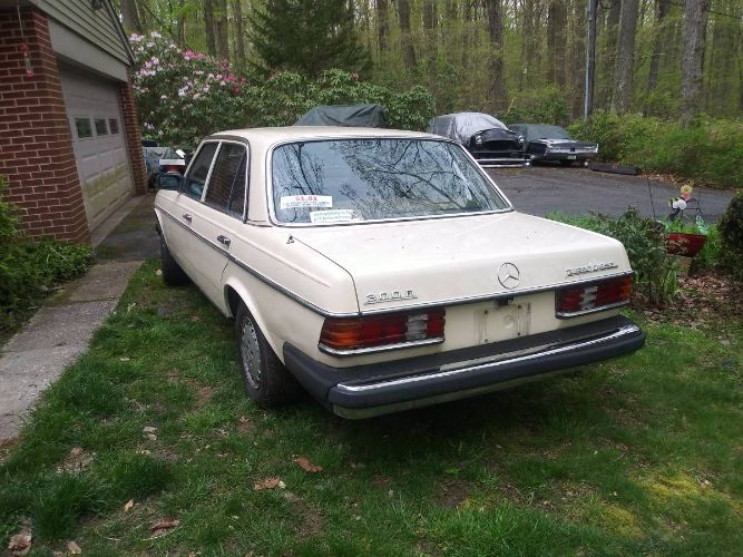 Mercedes-benz-300d-1982-Yellow-10