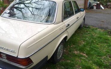 Mercedes-benz-300d-1982-Yellow-14