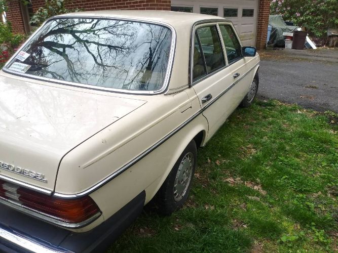 Mercedes-benz-300d-1982-Yellow-14