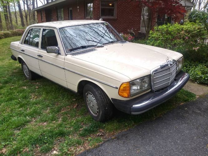 Mercedes-benz-300d-1982-Yellow