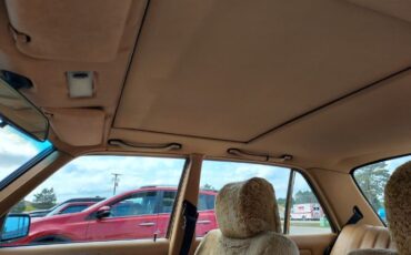 Mercedes-benz-300d-1983