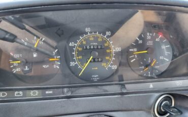Mercedes-benz-300d-1983-4
