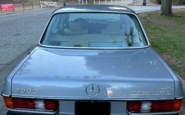 Mercedes-benz-300d-1983-Blue-1