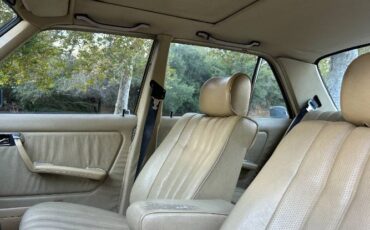 Mercedes-benz-300d-1983-Blue-10