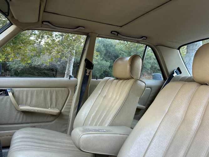Mercedes-benz-300d-1983-Blue-10